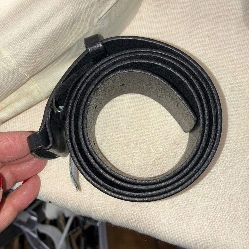 J Crew Single Prong Black Leather Belt Womens M Adjustable Classic Minimialistic - Picture 4 of 9